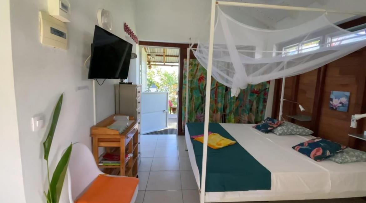 Gite Cajou Dans Jardin Tropical Ventile A Sainte-Anne Eksteriør bilde